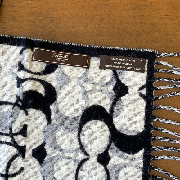 Coach Monogram Scarf - Picture 3 of 4